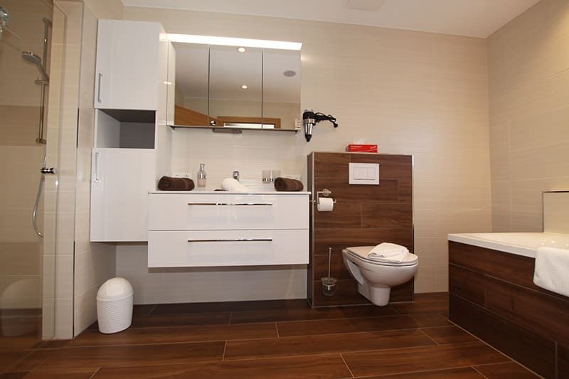 Bathroom with shower and bathtub in Apart Bergkristall